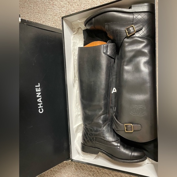 Authentic Chanel boots 37.5 excellent condition - Picture 14 of 15